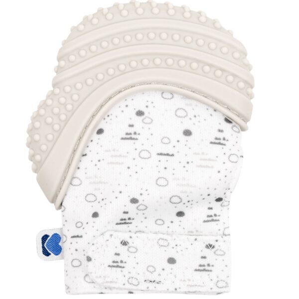 изработена от мек силикон;• Предпазва от надраскване;• Допринася за облекчението на болките по време на растежа на зъбите;• Шумящ материал