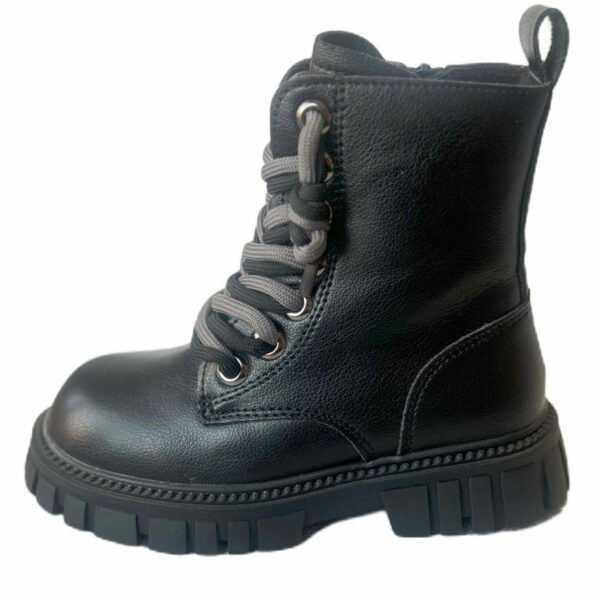 boti-za-momiche-s-cherni-vrazki -2