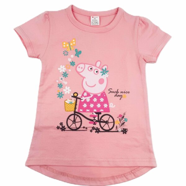 Тениска с Пепа, караща колело