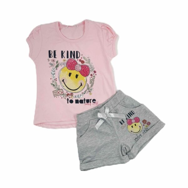 Детска тениска с усмихнат Свят и къси панталони