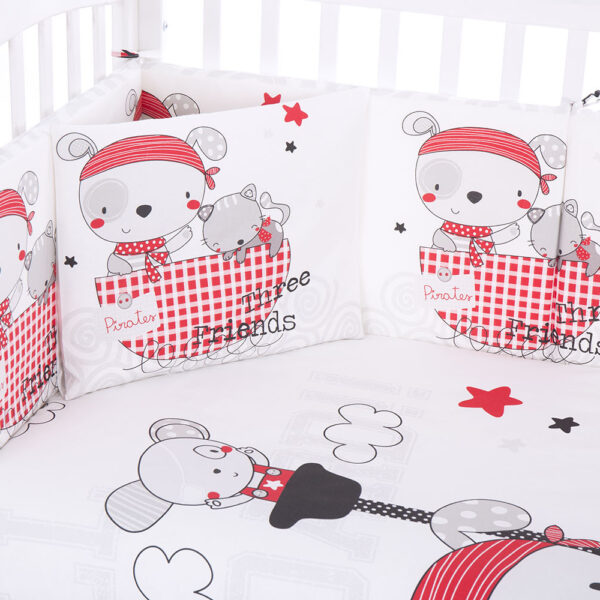 изработен от 100% висококачествен памук ранфорс;• Сертифицирани по OEKO-TEX материи;• Закачлив дизайнерски десен в нежни цветове;• Подходящ за бебешка кошара с размер 70x140 см;• Комплектът включва:- Калъфка 35x45 см със странично отваряне тип плик;- Мека възглавница 35x45 см;- Долен чаршаф с ластик 70x140x15 см;- Плик за олекотена завивка с цип 95x135 см;- Мека и топла олекотена завивка 95x135 см