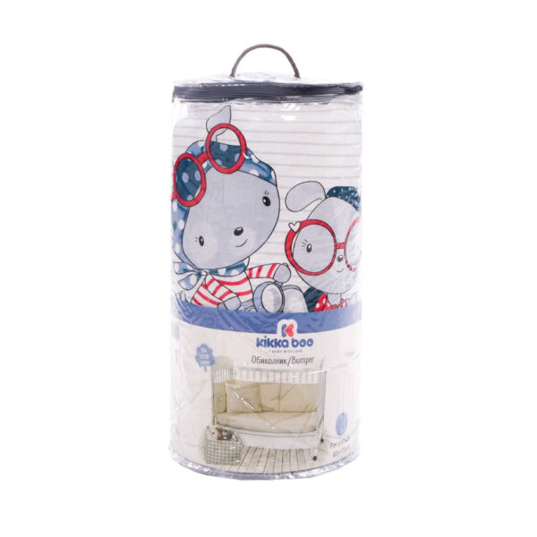 изработен от 100% висококачествен памук ранфорс;• Лесно закрепяне към кошарата с връзки;• Пълнеж: 100% полиестерна вата;• Подходящ за бебешка кошара с размери 60х120 см. Размери:- Обиколник: 180x35 см / 0.4 кг- Опаковка: 37x21.5 см / 0.5 кг / 1 бр/опаковка- Кашон: 90x66x90 см / 18.5 кг / 30 бр/кашон 