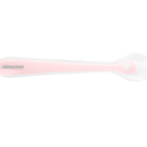 изработени от безопасен течен силикон; • Мек и леко еластичен дизайн предотвратява нараняване;• Лесни за почистване;• Подходящи за деца 4+ месеца;• Без BPA. Размери:- Продукт: Кутия: 6.4x2.4x18 cм / Лъжица: 2.3x7x15 cм / 0.08 кг- Опаковка: 8.4x3x20.7 см / 0.10 кг- Вътрешен кашон: 21.5x12.5x27.8 см / 1.04 кг / 8 бр/кашон- Кашон: 52x22.5x57.5 см / 9.27 кг / 64 бр/кашон 