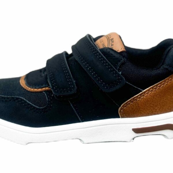 Черни стилни маратонки за момче с две лепенки