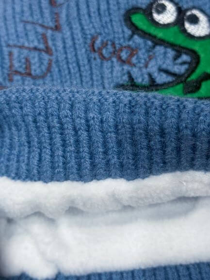 Детска плетена шапка Hello Dino